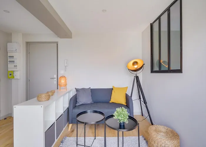 Mdor - L'hôtel De *