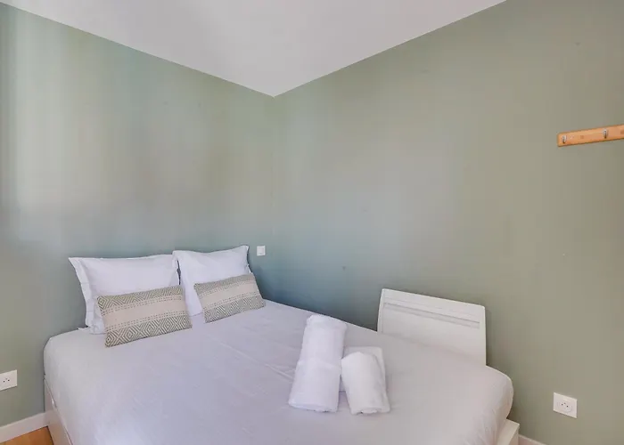 Mdor - L'hôtel De *